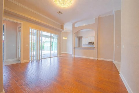House in Winter Haven, Florida 5 bedrooms, 246.47 sq.m. № 2129148 - photo 15