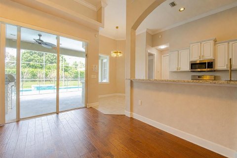 House in Winter Haven, Florida 5 bedrooms, 246.47 sq.m. № 2129148 - photo 16