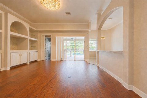 House in Winter Haven, Florida 5 bedrooms, 246.47 sq.m. № 2129148 - photo 12