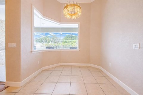 House in Winter Haven, Florida 5 bedrooms, 246.47 sq.m. № 2129148 - photo 18