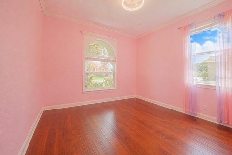 House in Winter Haven, Florida 5 bedrooms, 246.47 sq.m. № 2129148 - photo 27
