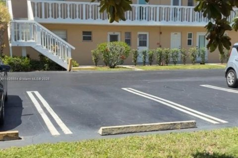 Condominio en venta en Boynton Beach, Florida, 2 dormitorios, 80.82 m2 № 1794881 - foto 1
