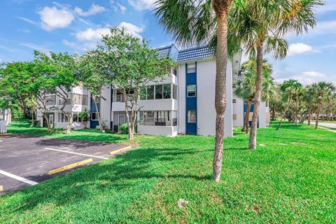 Condominio en venta en Margate, Florida, 1 dormitorio, 66.89 m2 № 1983520 - foto 12