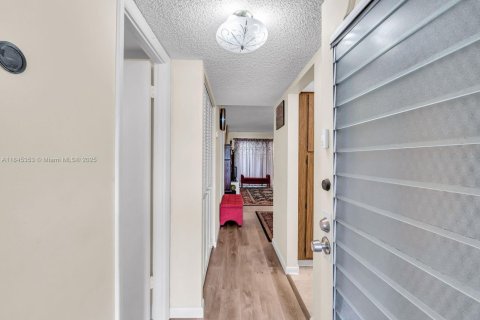 Condominio en venta en Margate, Florida, 1 dormitorio, 66.89 m2 № 1983520 - foto 2