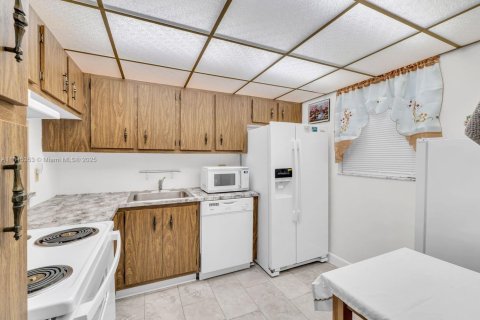 Condominio en venta en Margate, Florida, 1 dormitorio, 66.89 m2 № 1983520 - foto 6