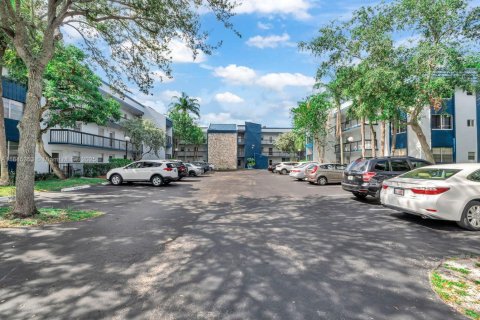 Condominio en venta en Margate, Florida, 1 dormitorio, 66.89 m2 № 1983520 - foto 1