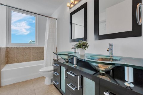 Купить кондоминиум в Майами, Флорида 3 спальни, 224.36м2, № 2019606 - фото 22