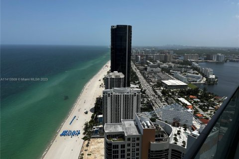 Купить кондоминиум в Санни-Айлс-Бич, Флорида 4 спальни, 249.16м2, № 1984774 - фото 2