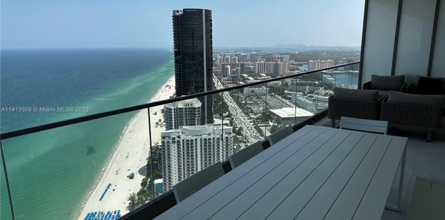 Кондоминиум с 4 спальнями в Санни-Айлс-Бич, Флорида № 1984774