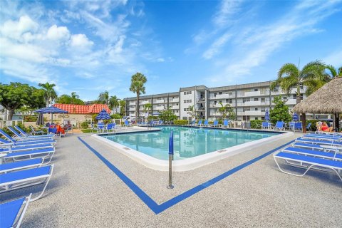 Copropriété à vendre à Pompano Beach, Floride: 2 chambres, 99.59 m2 № 2253588 - photo 26