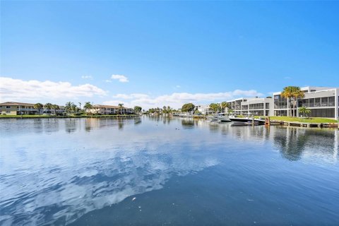 Copropriété à vendre à Pompano Beach, Floride: 2 chambres, 99.59 m2 № 2253588 - photo 24