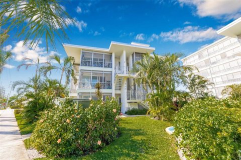 Condo in Saint Petersburg, Florida, 1 bedroom  № 2275527