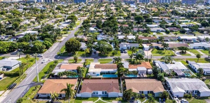 Immobilier commercial à Pompano Beach, Floride 2 chambres, 101.82 m2 № 1226794