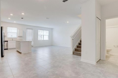 Touwnhouse à vendre à Davenport, Floride: 4 chambres, 180.6 m2 № 2097407 - photo 4