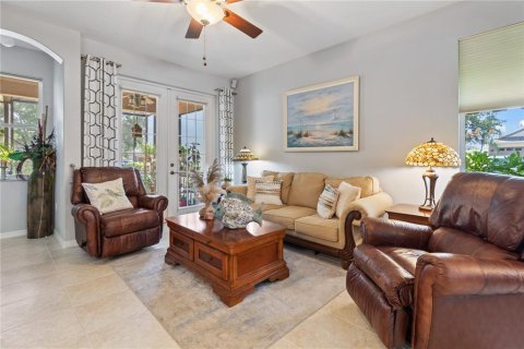 House in Bradenton, Florida 3 bedrooms, 148.46 sq.m. № 2215445 - photo 8