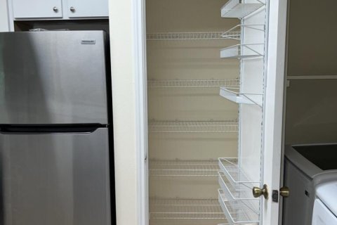 Снять в аренду кондоминиум в Окленд-Парк, Флорида 5 комнат, 115.29м2, № 2273676 - фото 13