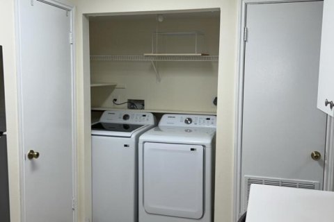 Снять в аренду кондоминиум в Окленд-Парк, Флорида 5 комнат, 115.29м2, № 2273676 - фото 14