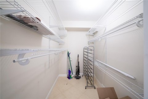 Condo in Aventura, Florida, 2 bedrooms  № 2076221 - photo 17