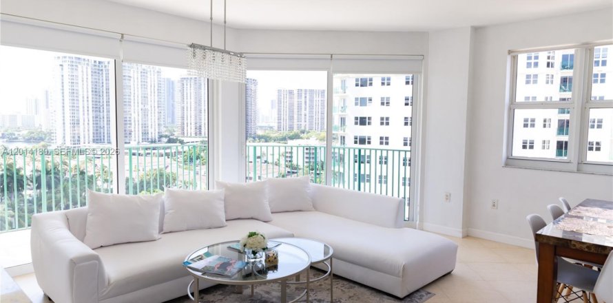 Condo in Aventura, Florida, 2 bedrooms  № 2076221