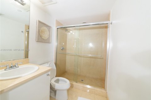 Condo in Aventura, Florida, 2 bedrooms  № 2076221 - photo 20