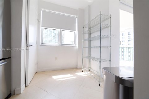 Condo in Aventura, Florida, 2 bedrooms  № 2076221 - photo 11