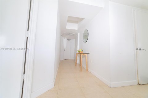 Condo in Aventura, Florida, 2 bedrooms  № 2076221 - photo 21