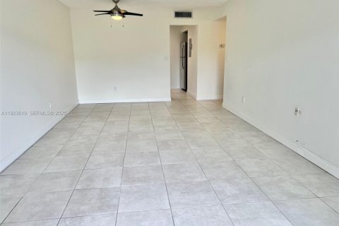 Copropriété à louer à Miami, Floride: 1 chambre, 66.43 m2 № 1982070 - photo 5