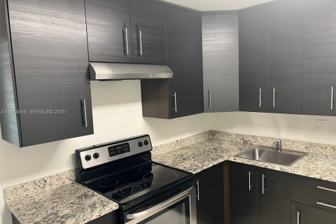 Copropriété à louer à Miami, Floride: 1 chambre, 66.43 m2 № 1982070 - photo 2