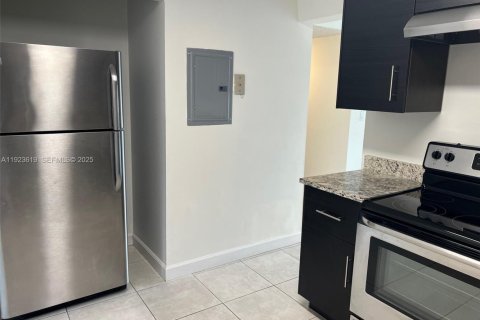 Copropriété à louer à Miami, Floride: 1 chambre, 66.43 m2 № 1982070 - photo 3