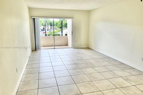 Copropriété à louer à Miami, Floride: 1 chambre, 66.43 m2 № 1982070 - photo 4