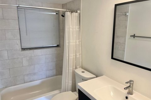 Copropriété à louer à Miami, Floride: 1 chambre, 66.43 m2 № 1982070 - photo 9