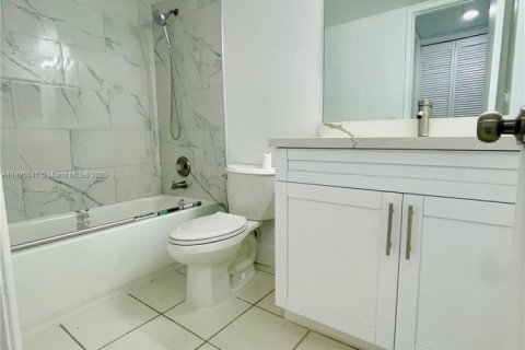 Condo in Pompano Beach, Florida, 2 bedrooms № 1950347 - photo 28