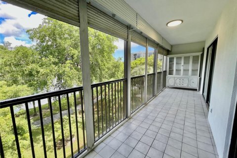 Condo in Pompano Beach, Florida, 2 bedrooms № 1950347 - photo 15