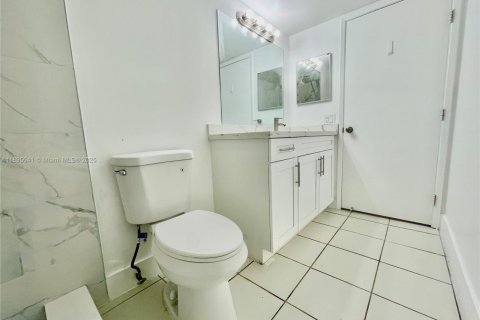 Condo in Pompano Beach, Florida, 2 bedrooms № 1950347 - photo 22