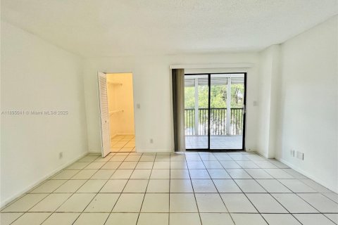 Condo in Pompano Beach, Florida, 2 bedrooms № 1950347 - photo 23