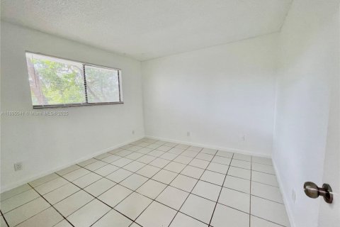 Condo in Pompano Beach, Florida, 2 bedrooms № 1950347 - photo 29