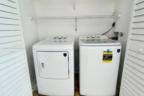 Condo in Pompano Beach, Florida, 2 bedrooms № 1950347 - photo 30