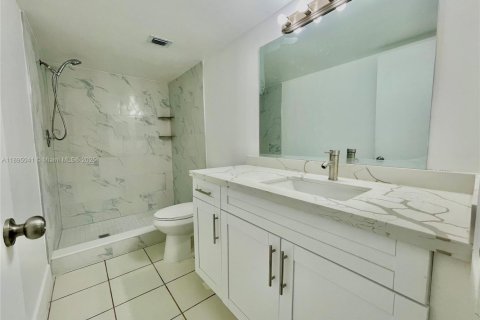 Condo in Pompano Beach, Florida, 2 bedrooms № 1950347 - photo 20