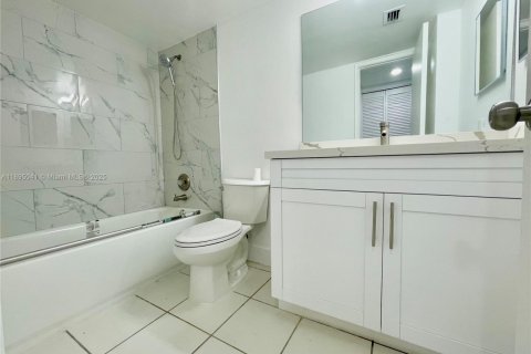 Condo in Pompano Beach, Florida, 2 bedrooms № 1950347 - photo 26