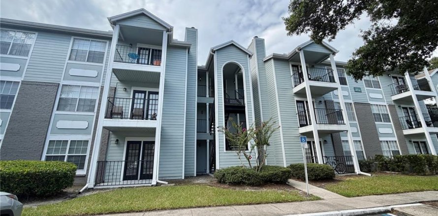Commercial property in Orlando, Florida 11 bedrooms, 60.39 sq.m. № 2259453