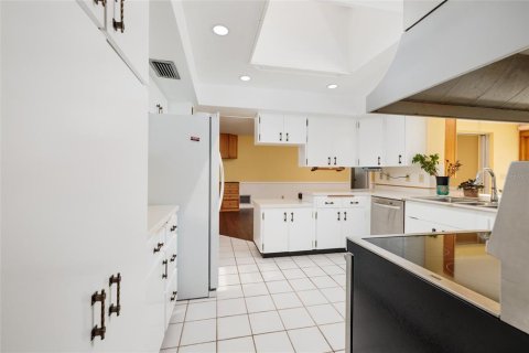 House in Clearwater, Florida 4 bedrooms, 264.4 sq.m. № 1916167 - photo 10