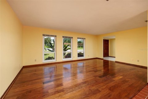 House in Clearwater, Florida 4 bedrooms, 264.4 sq.m. № 1916167 - photo 18