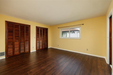 House in Clearwater, Florida 4 bedrooms, 264.4 sq.m. № 1916167 - photo 27