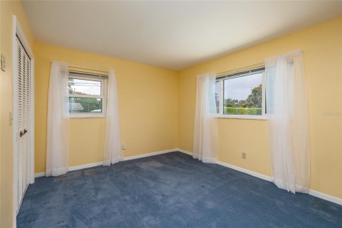 House in Clearwater, Florida 4 bedrooms, 264.4 sq.m. № 1916167 - photo 22