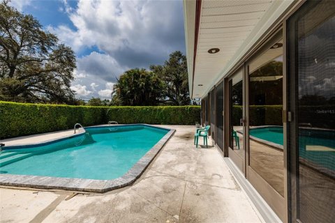 House in Clearwater, Florida 4 bedrooms, 264.4 sq.m. № 1916167 - photo 25