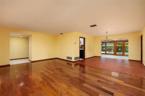 House in Clearwater, Florida 4 bedrooms, 264.4 sq.m. № 1916167 - photo 11