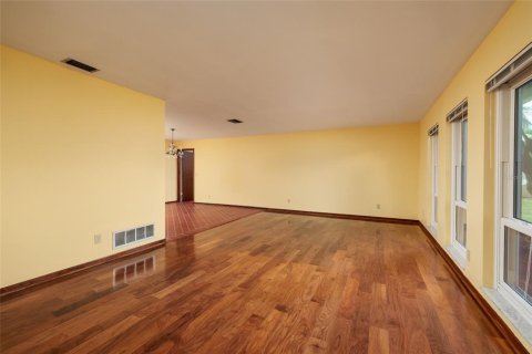 House in Clearwater, Florida 4 bedrooms, 264.4 sq.m. № 1916167 - photo 19
