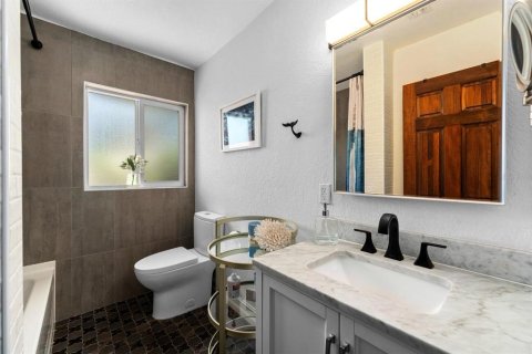 Casa en venta en Gulfport, Florida, 4 dormitorios, 245.17 m2 № 1718814 - foto 14