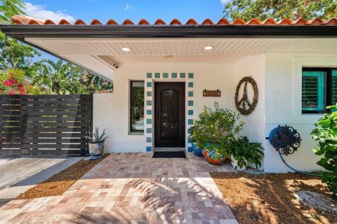 Casa en venta en Gulfport, Florida, 4 dormitorios, 245.17 m2 № 1718814 - foto 2