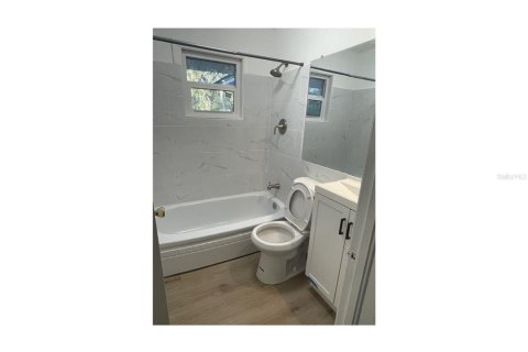 Купить коммерческую недвижимость в Белвью, Флорида 63.17м2, № 2157401 - фото 13